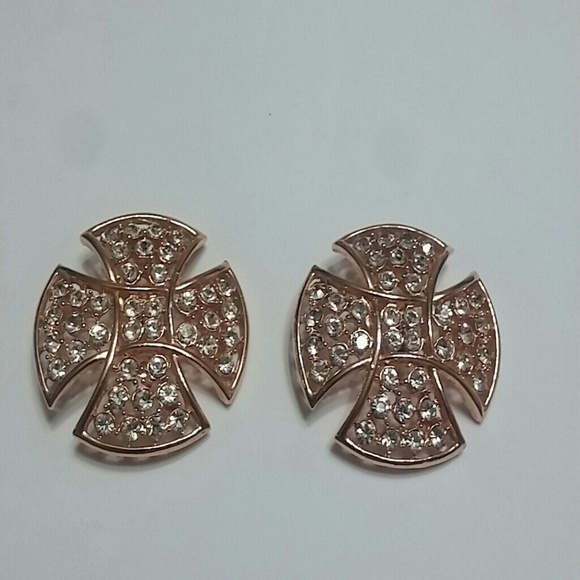 Gold tone earrings - Picture 4 of 7